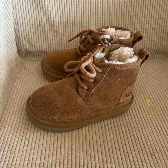 Ugg Half Boot for toddlers - Picture 2 of 5